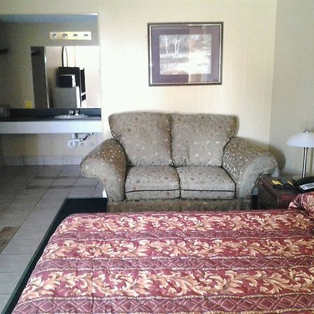 Holiday Motel Hugo Екстериор снимка