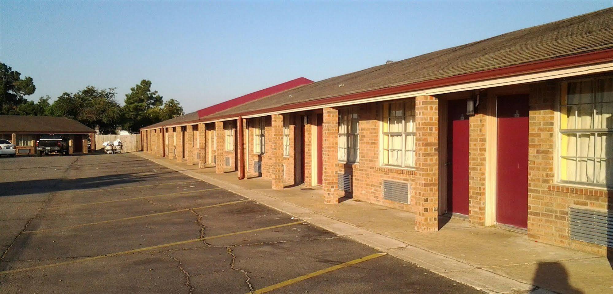 Holiday Motel Hugo Екстериор снимка